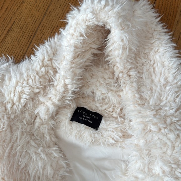 ✨ LOVE TREE Cozy White Faux Fur Zip Jacket w/ Hood — Size M ✨ - Picture 2 of 3